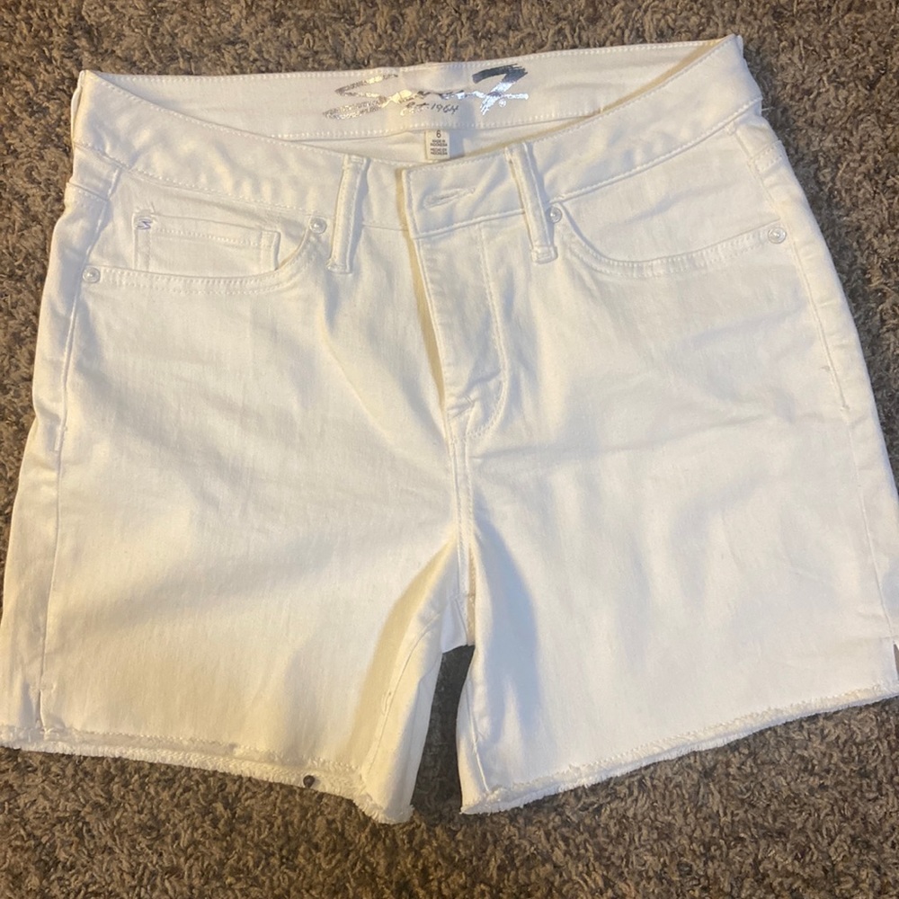 Seven7 Size 6 White Shorts